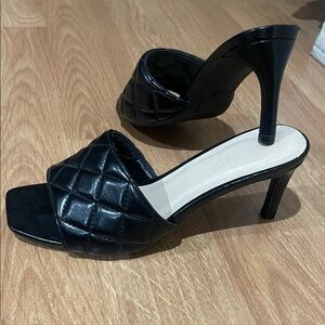 Rouge Helium Elegant Black Quilted Heels 6 1/2